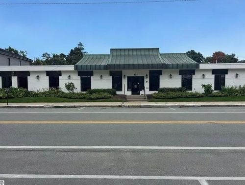 522 E Front St, Traverse City, MI, 49686-2502 | Card Image