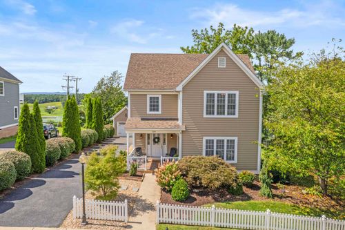 100 Bell Creek Dr, STAUNTON, VA, 24401-8359 | Card Image