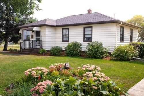 1315 Court St, Faulkton, SD, 57438-2130 | Card Image