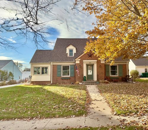 115 N Main St, Walnut, IL, 61376-9707 | Card Image