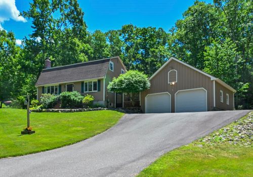 44 Berkley Street, Merrimack, NH, 03054 | Card Image