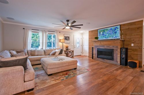 292 Battenfeld Rd, Milan, NY, 12571-4125 | Card Image