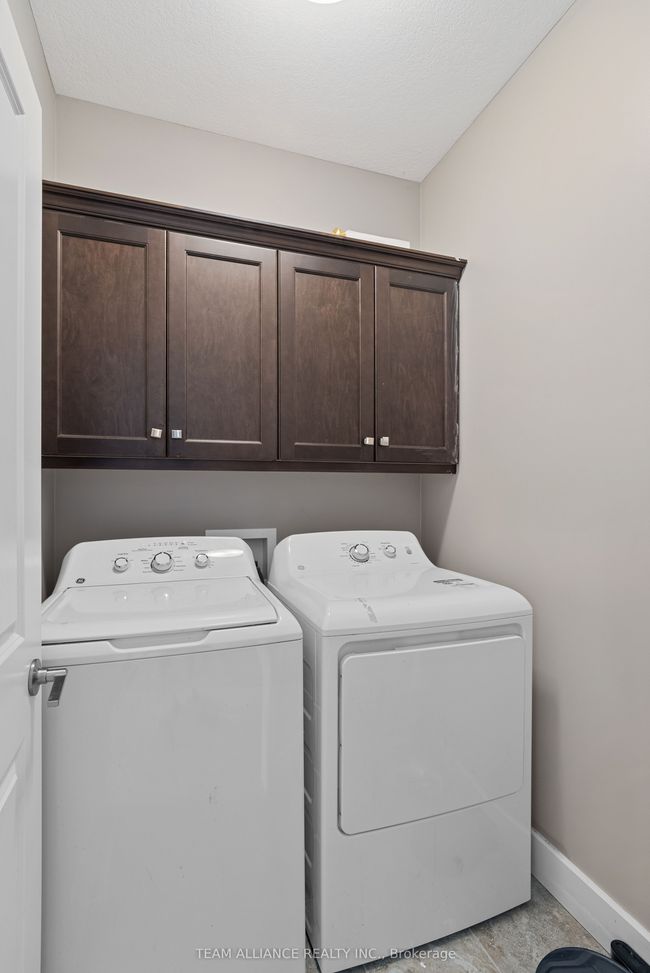 25 Queensway Dr, House other with 3 bedrooms, 4 bathrooms and 4 parking in Strathroy ON | Image 13