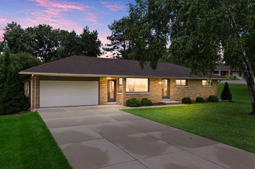 13501 W Dakota St St, New Berlin, WI, 53151 | Card Image