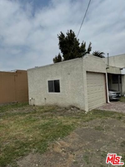 W 94th Street, House other with 2 bedrooms, 1 bathrooms and null parking in Los Angeles CA | Image 3