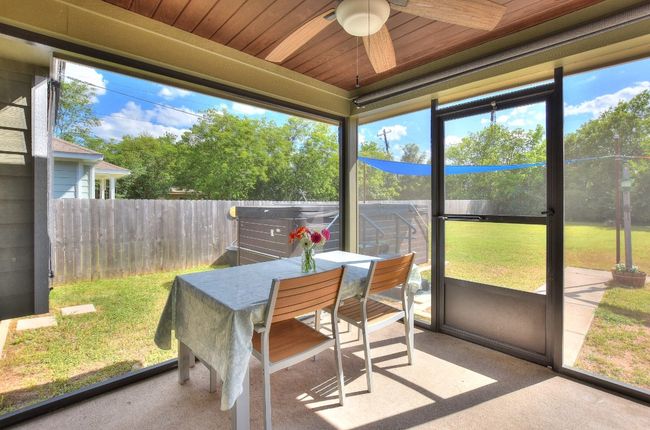 Screened patio | Image 26