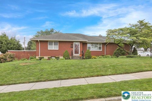 438 Windsor St, Whitehall, PA, 18052-6821 | Card Image