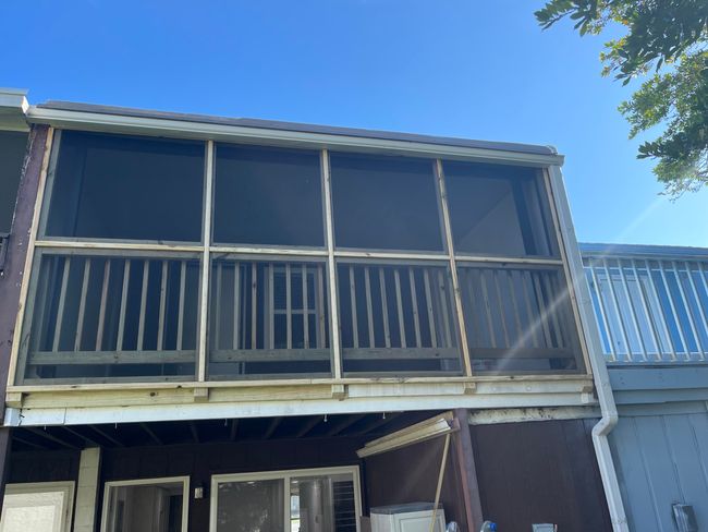ENCLOSED SCREEN BALCONY | Image 44