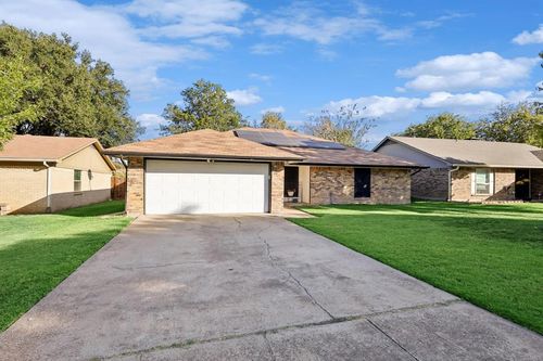 7037 Misty Meadow Drive S, Fort Worth, TX, 76133 | Card Image