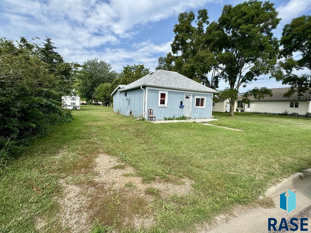 Van Eps Ave, Madison, SD 57042