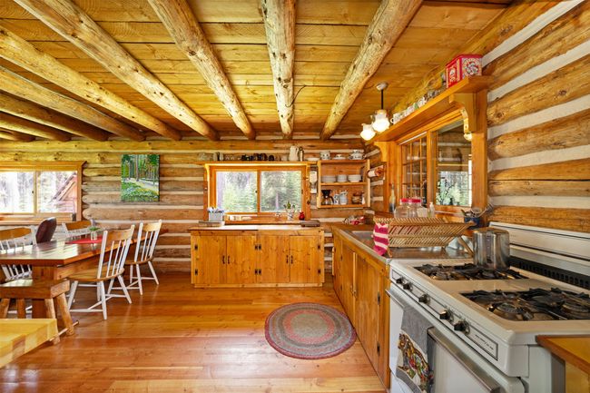 Full view of kitchen. | Image 19