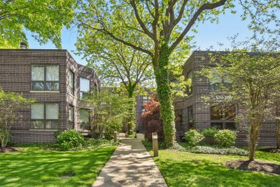 W - 106 South Boulevard, Townhouse with 2 bedrooms, 2 bathrooms and 2 parking in Evanston IL | Image 1