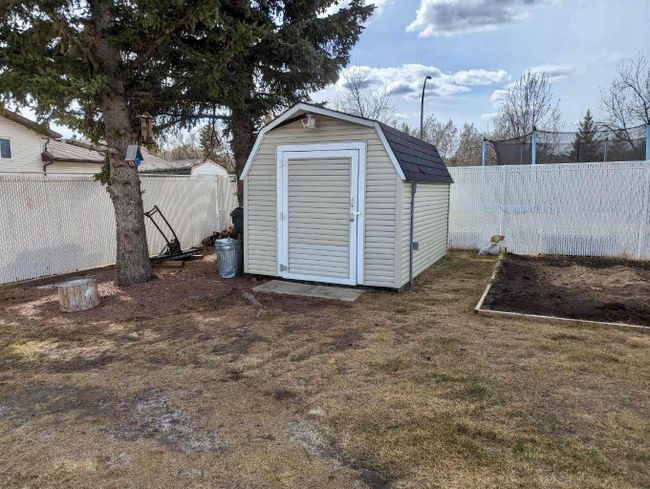 1805 10 Avenue, Home with 4 bedrooms, 3 bathrooms and 4 parking in Wainwright AB | Image 22