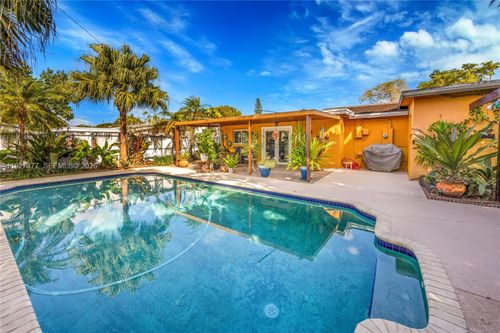 4110 W 7th Ln, Hialeah, FL, 33012-3825 | Card Image