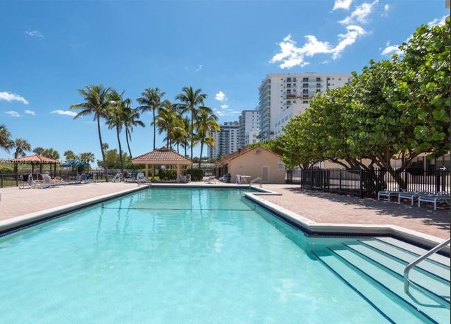 APT-1409 - 2555 Collins Ave, Condo with 2 bedrooms, 2 bathrooms and null parking in Miami Beach FL | Image 48