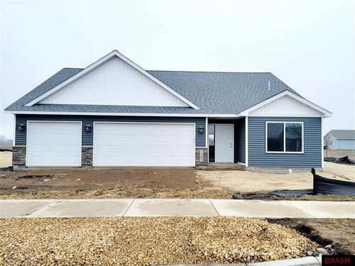 2009 Essler Drive, St. Peter, MN, 56082 | Card Image