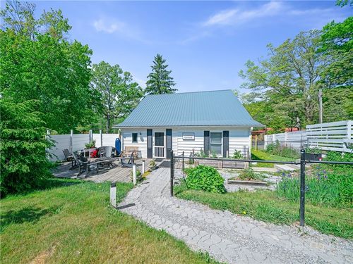 490 Cranberry St, Newland, NC, 28657-8800 | Card Image