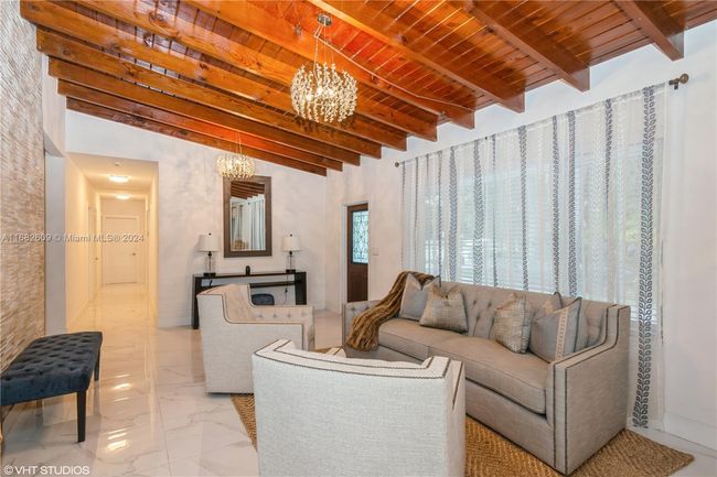 8135 Sw 136 Th St, House other with 4 bedrooms, 2 bathrooms and null parking in Pinecrest FL | Image 4