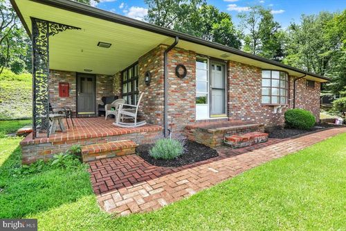 3568 New Holland Rd, MOHNTON, PA, 19540-8623 | Card Image