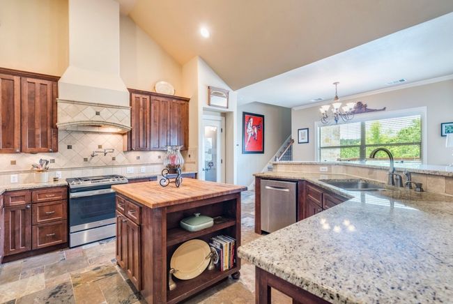 Open kitchen with high ceilings! | Image 9