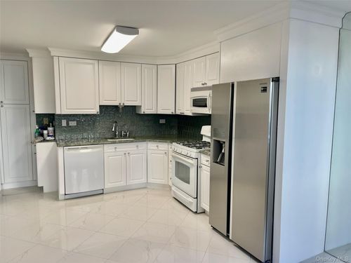 apt-3f-1 Bay Club Dr, Bayside, NY, 11360-2902 | Card Image