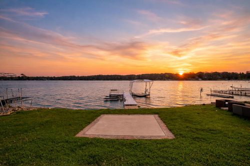 7164 N Tichigan Rd, Waterford, WI, 53185-1740 | Card Image