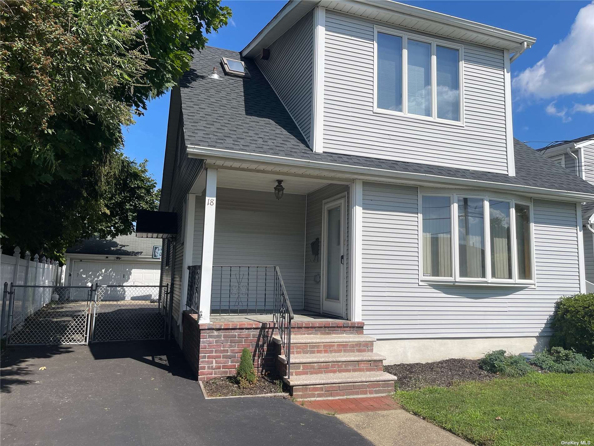 Lawnview Ave, Hicksville, NY 11801