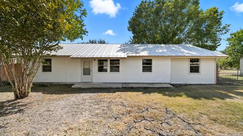 200 Valley Acres Dr, New Braunfels, TX, 78130-7151 | Card Image