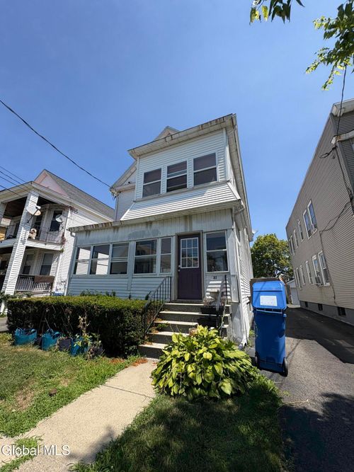 32 Hampton St, Albany, NY, 12209-1912 | Card Image