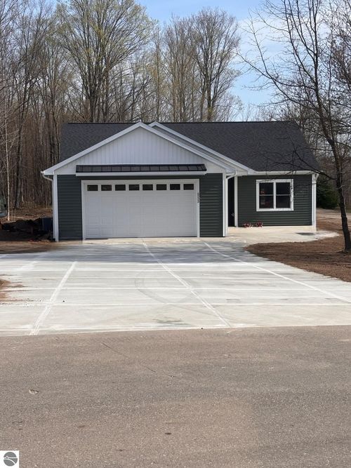 6533 Jeffrey Pl, Grawn, MI, 49637-8508 | Card Image