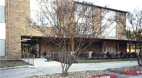 300 Cross Crk, Dilley, TX, 78017-3738 | Card Image