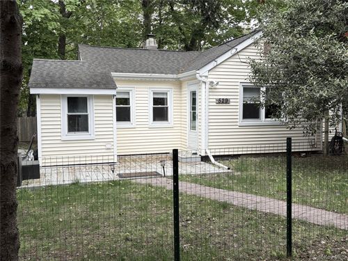 529 Montauk Hwy, Southampton, NY, 11968-4112 | Card Image