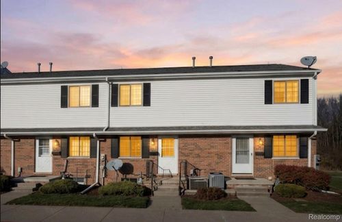 44-125 Cuttle Rd, Marysville, MI, 48040-2044 | Card Image