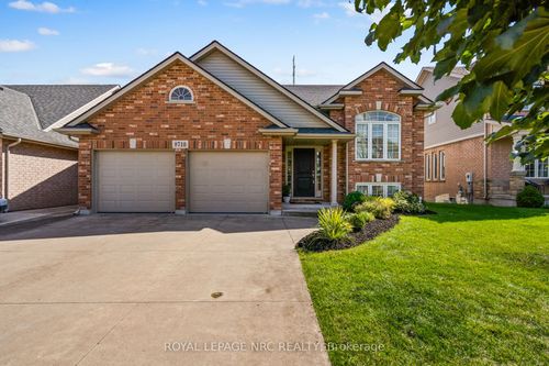 8710 Milomir St, Niagara Falls, ON, L2H0A7 | Card Image