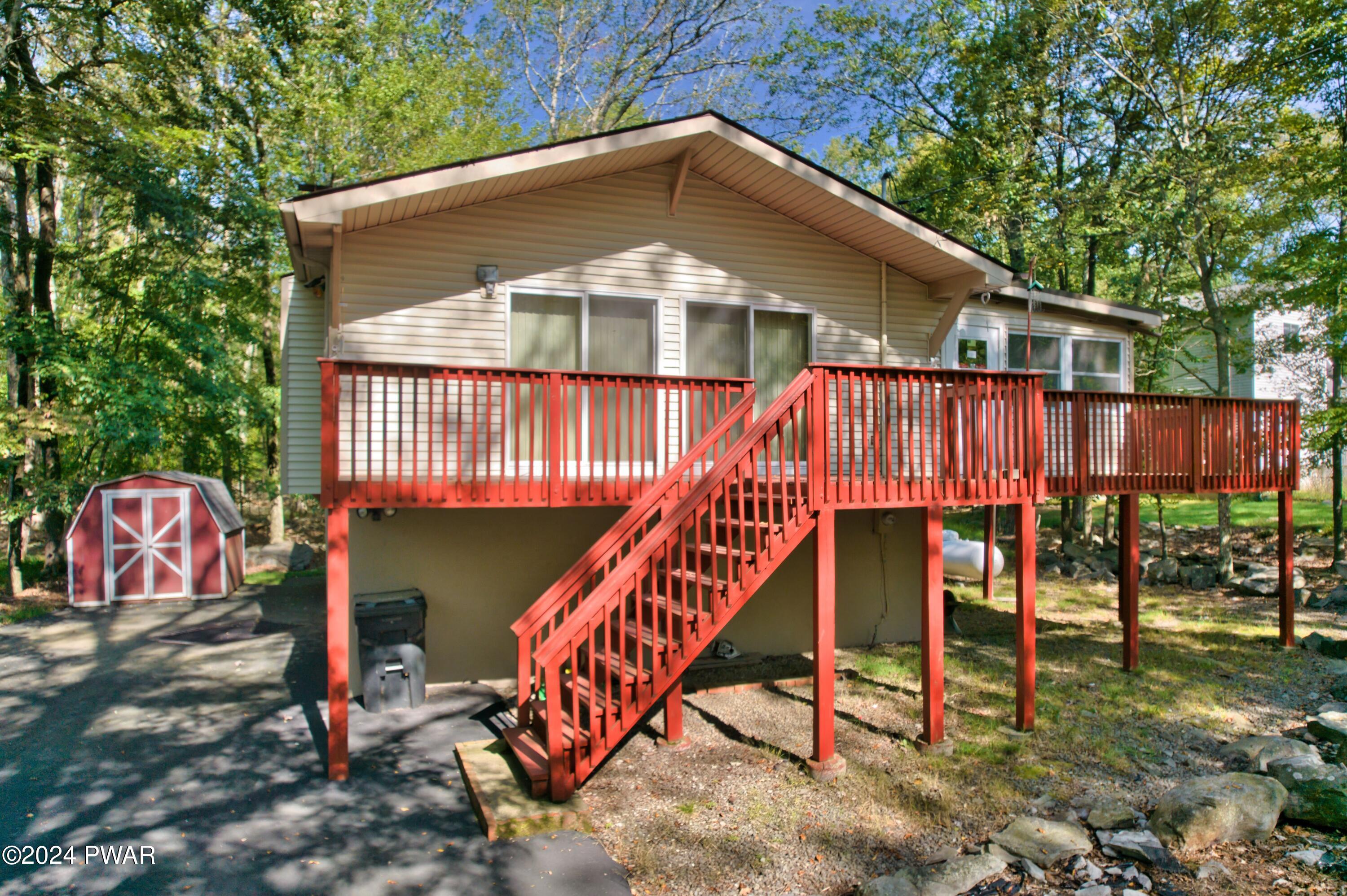 Summer Dr, Dingmans Ferry, PA 18328