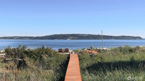 1818 Lola Beach Ln, Oak Harbor, WA, 98277-8628 | Card Image