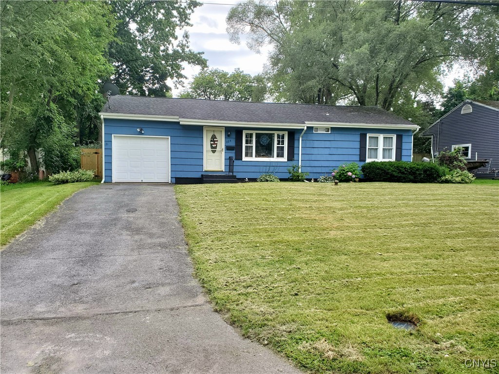 Lynnhaven Dr, Syracuse, NY 13212