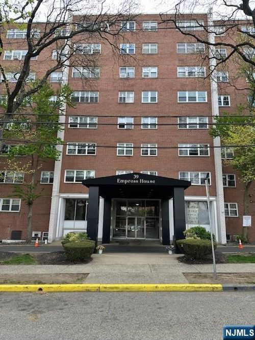 39 E 39th, Paterson, NJ, 07514 | Card Image