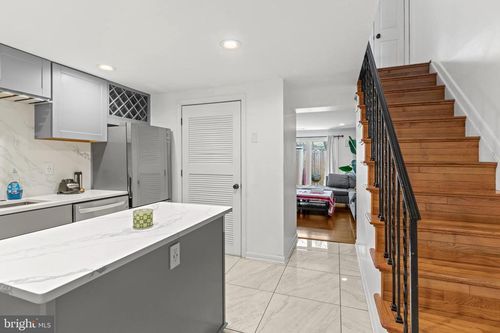r270-1854 Dutch Village Dr, HYATTSVILLE, MD, 20785-4171 | Card Image