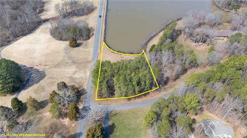195 Pine Hill Rd, Stoneville, NC, 27048-8507 | Card Image