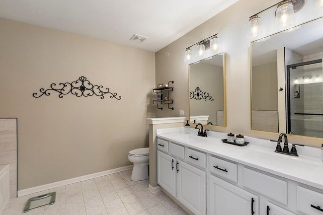 Primary Bathroom | Image 19