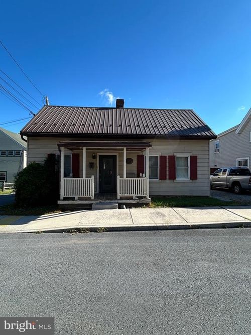 245 E Liberty St, CHAMBERSBURG, PA, 17201-3568 | Card Image
