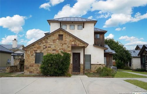 1752 Gruene Vineyard Xing, New Braunfels, TX, 78130-2773 | Card Image
