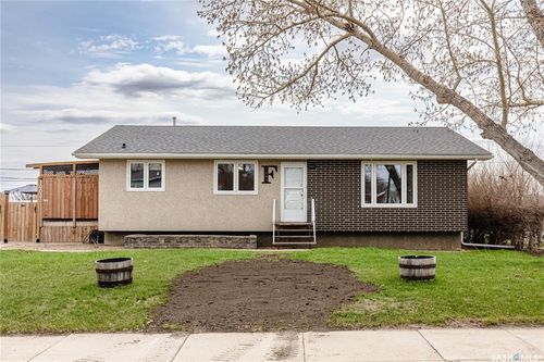 1003 Ominica St E, Moose Jaw, SK, S6H0J4 | Card Image