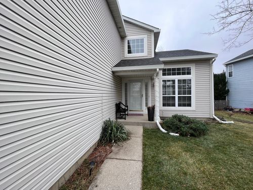 7681 Mendocino Dr, Gurnee, IL, 60031-5123 | Card Image