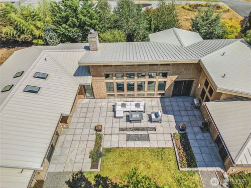 7870 Ne Koura Farm Dr, Bainbridge Island, WA, 98110-1513 | Card Image