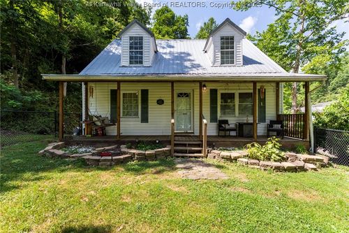 688 Saunders Hollow Rd, Barboursville, WV, 25504-8723 | Card Image
