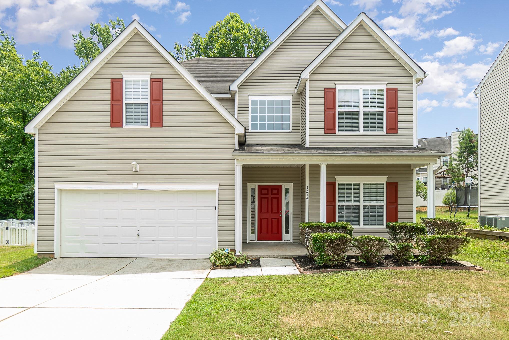 Kersey Glen Ln, Charlotte, NC 28216