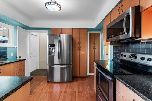 4150 Tyndall Ave, Saanich, BC, V8N3R8 | Card Image