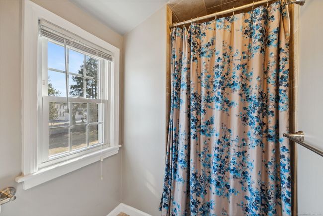 11 Fern St, House other with 4 bedrooms, 2 bathrooms and null parking in Windsor Locks CT | Image 25